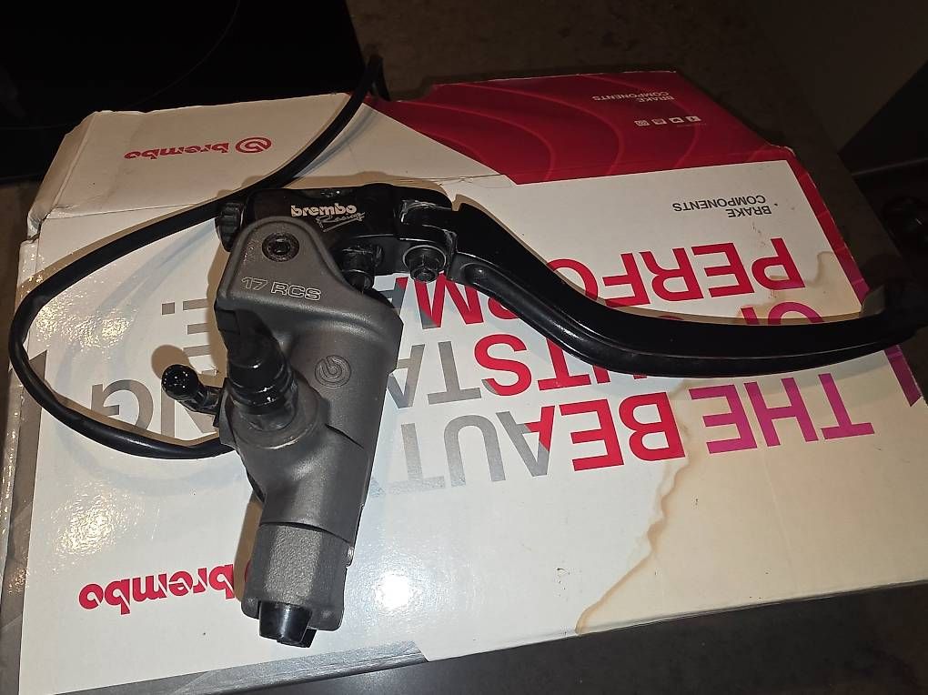 Toutes les pièces détachées moto: BREMBO Maître-Cylindre RCS 17 Corso Corta – D'occasion à Tannay par Woodz