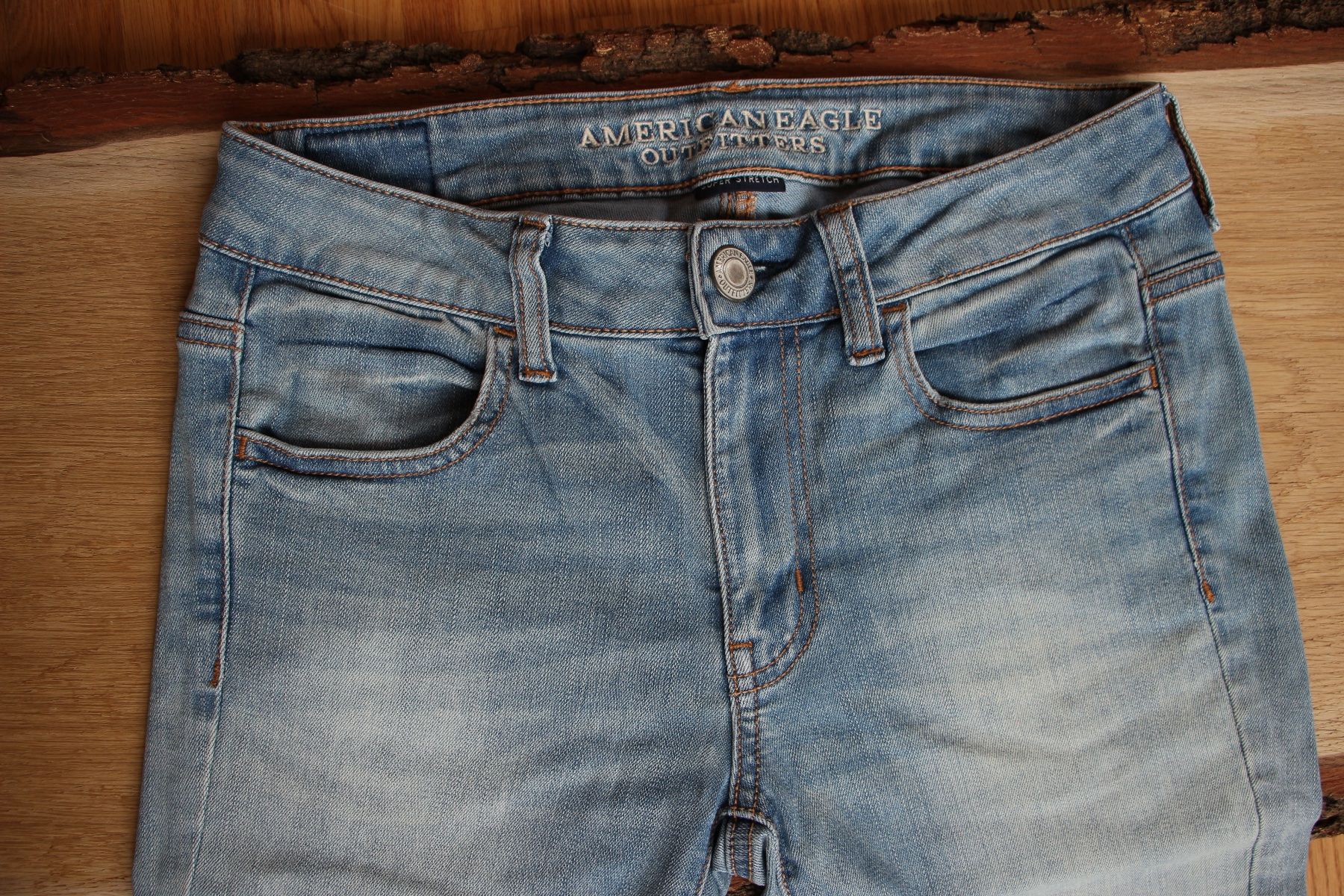 American Eagle Jeans: American Eagle Denim lightwash 27/32 NEU – Nuovo (secondo la descrizione) da Lausanne venduto da Julerde