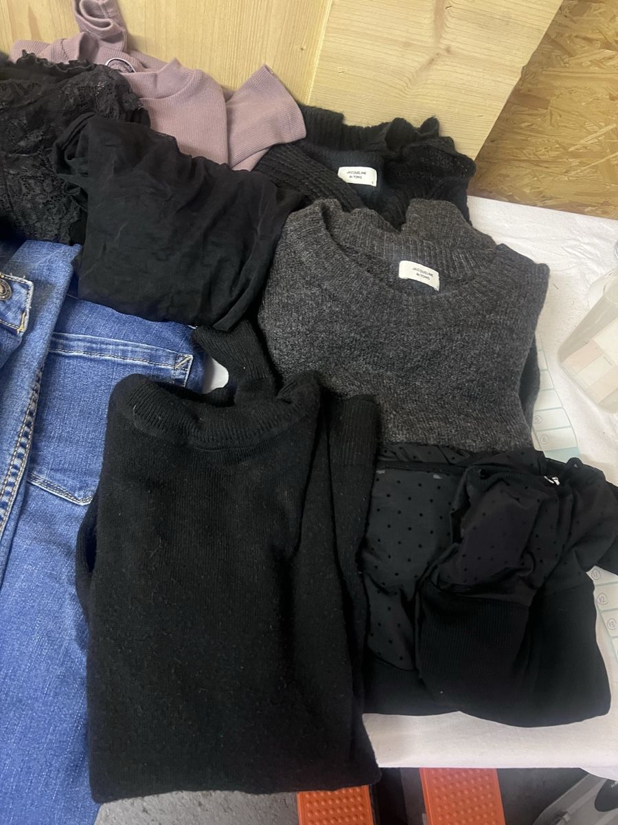 Lotti di vestiti: Damen kleiderpaket (1/2) – Usato da Glattfelden venduto da brockischweiz 1
