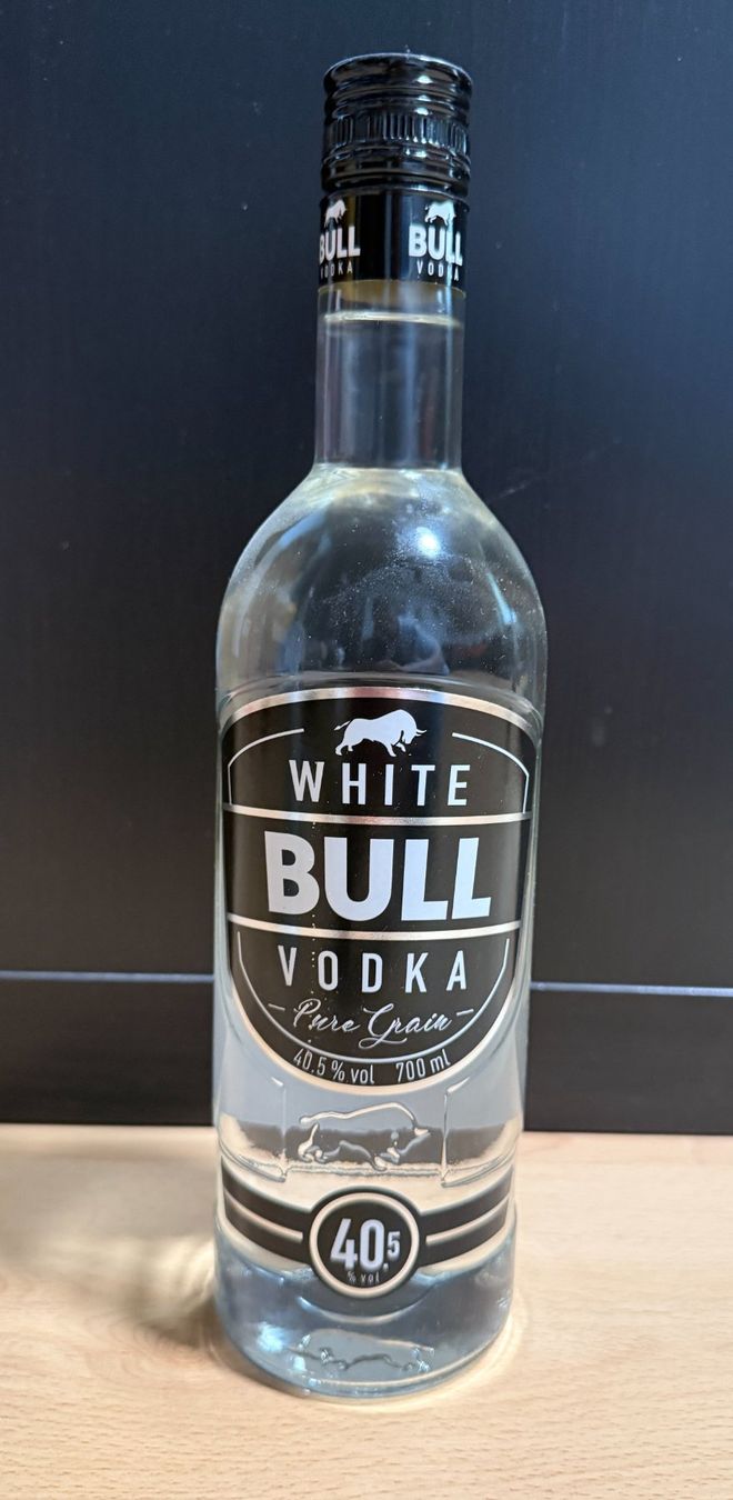 Bevande alcoliche: White Bull Vodka 700ml – Nuovo e nell'imballaggio originale da Merenschwand venduto da Ej99