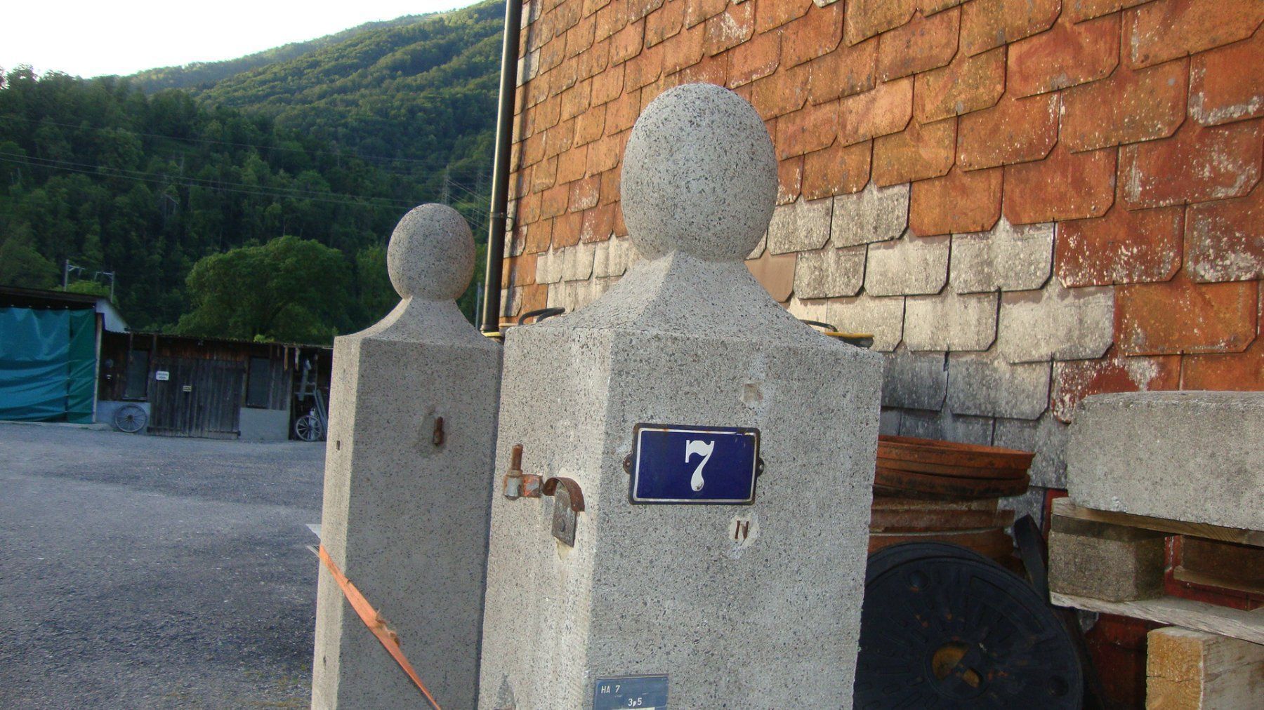 Sculture & Statue: Torsäulen aus Beton – Usato da Niederurnen venduto da hirzlisturm 2