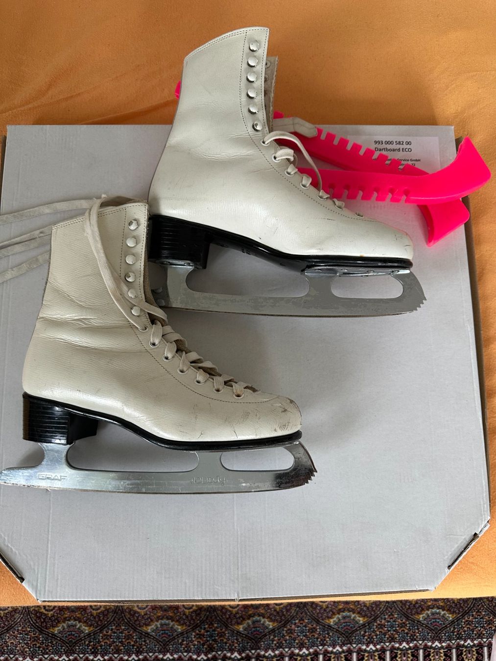 Schlittschuhe: Damen-Schlittschuhe – Gebraucht aus Winterthur von Eternal8Monarch