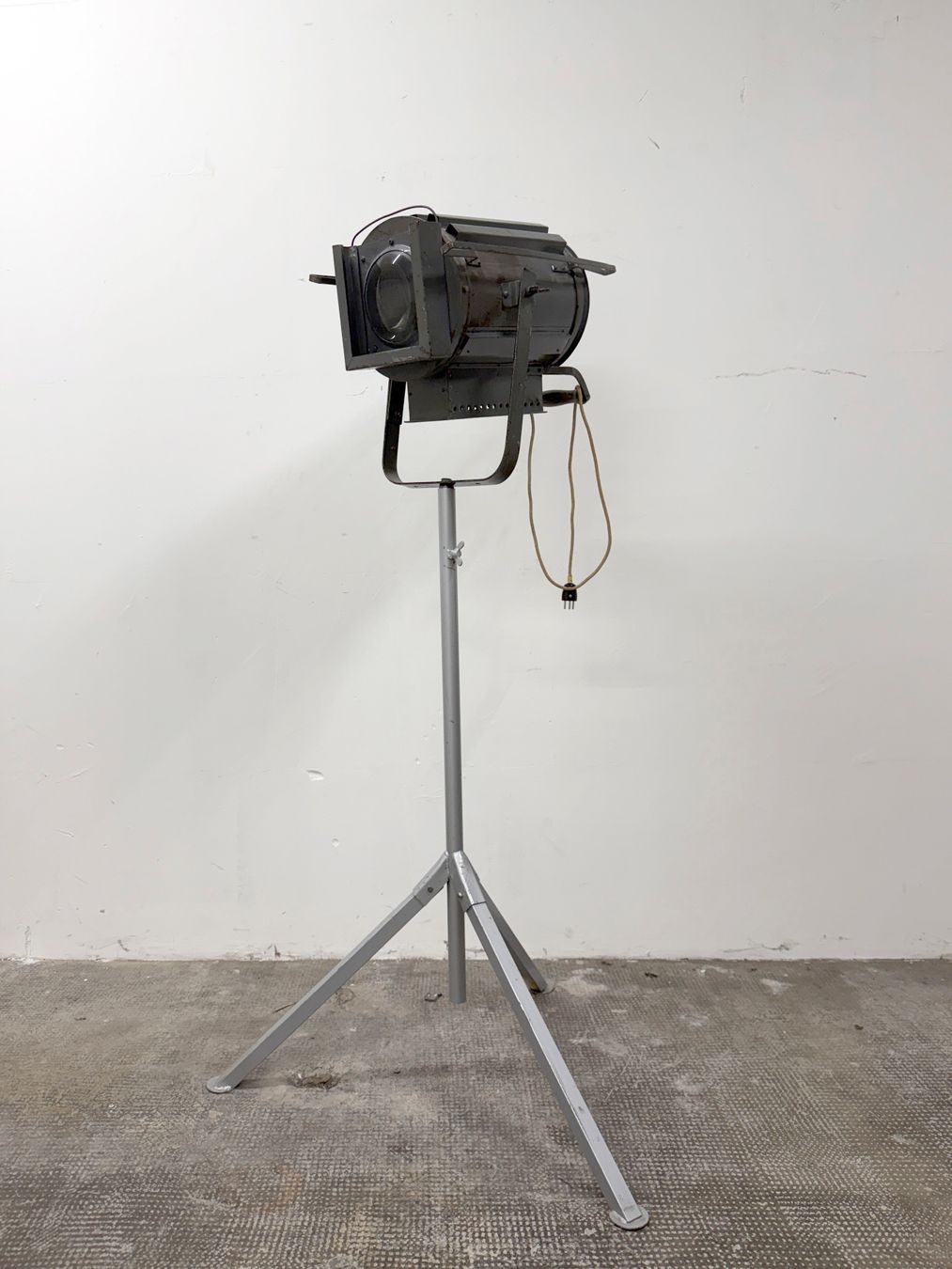 Lampade: THEATERLEUCHTE / SCHEINWERFER – Usato da Basel venduto da Zuschlag