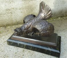 Sehr schöner Auerhahn aus Metall verbronzt auf Marmorsockel