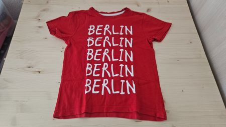 Rotes "Berlin" T-Shirt, Grösse 122, perfekt für den Sommer!