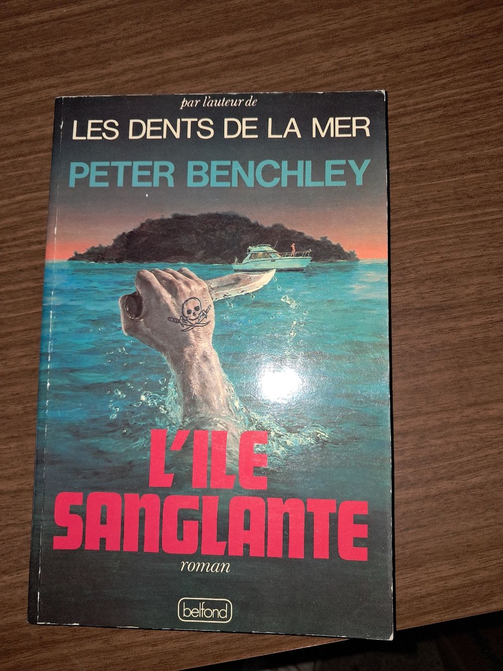 Libri: L'ile sanglante – Usato da Le locle venduto da juliensaran
