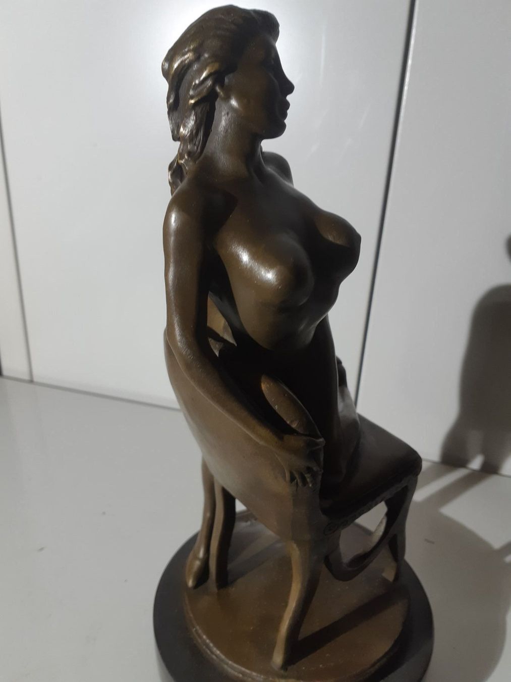 Sculture & Statue: Auf Stuhl knieender Bronze Akt – Usato da Grindelwald venduto da carro5 5