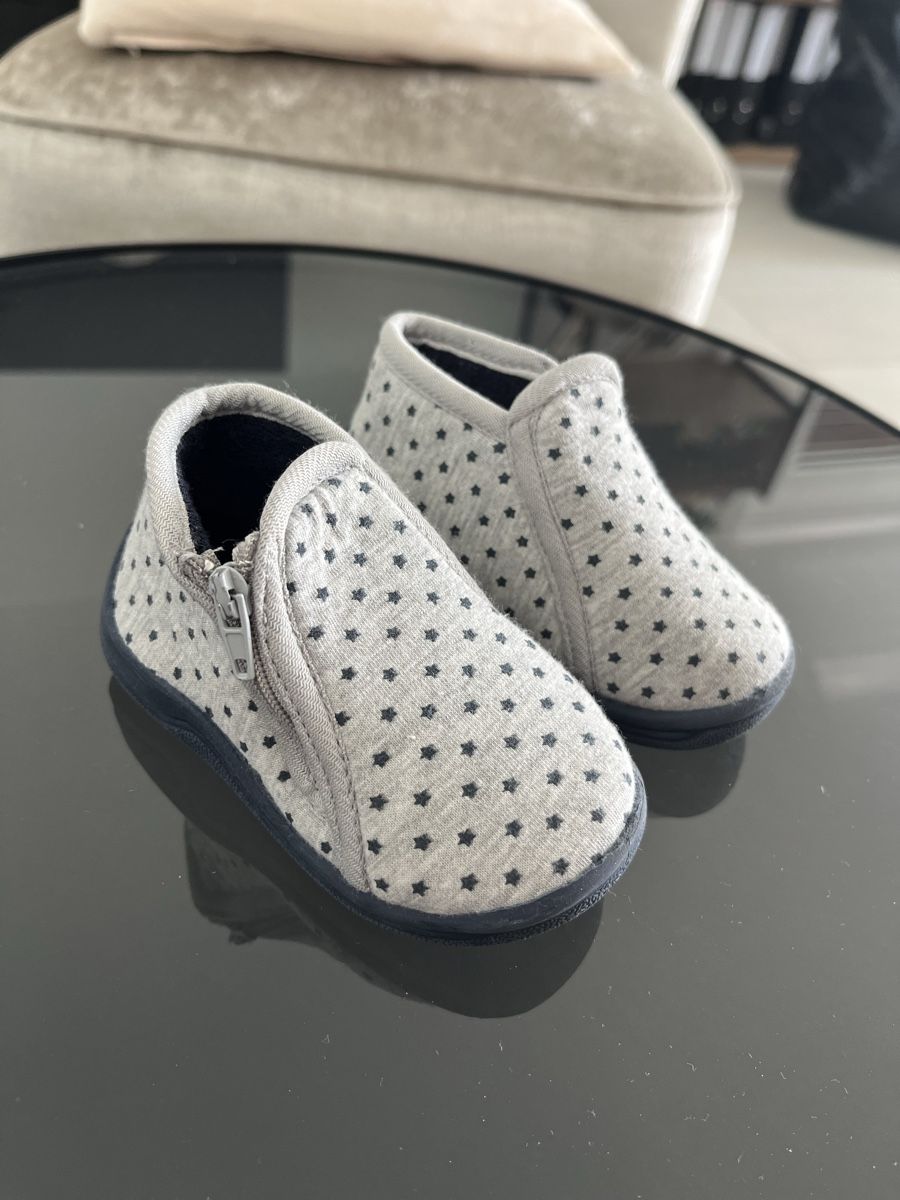 Scarpe per ragazzi: Chaussons bébé, taille 20, comme neuf – Usato da Cossonay-Ville venduto da Venusa09