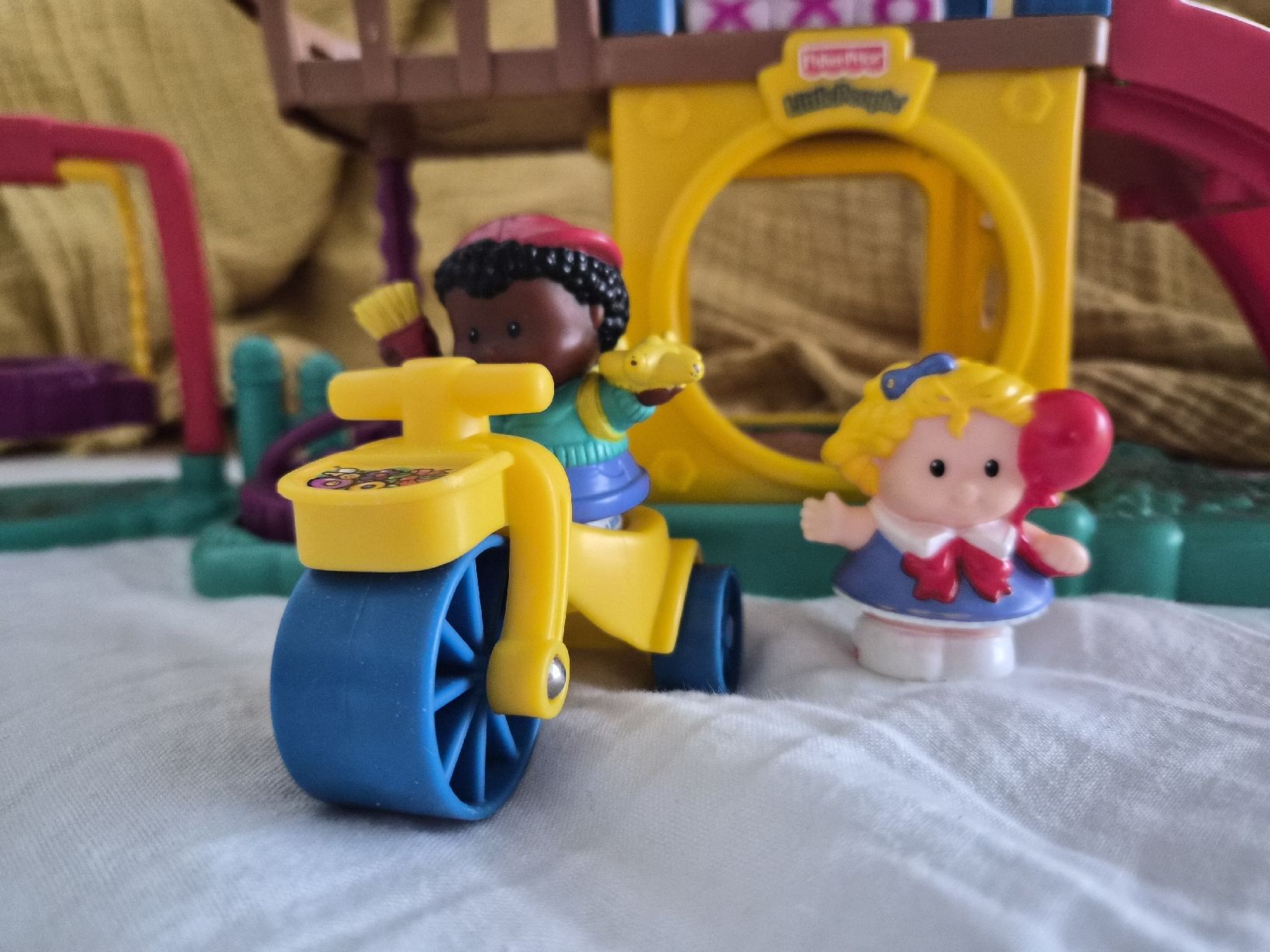 Fisher-Price Giocattoli: Little People Spielplatz mit Geräuschen – Usato da Uznach venduto da ssmiy 1