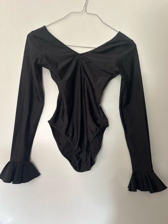 Elastischer Tanz-Body Schwarz Langarm Rüschen Grösse S Neu