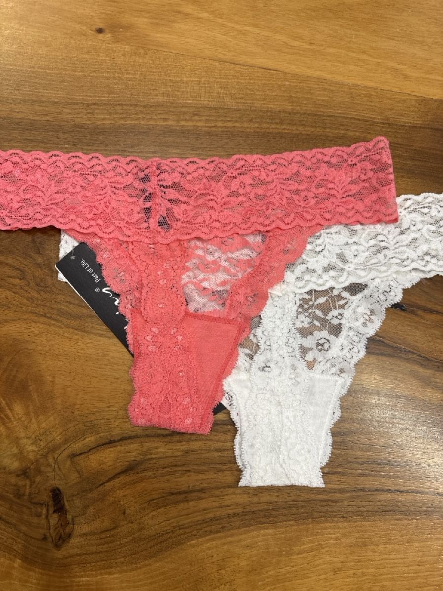 Autres dessous: 2x Strings mit Spitzen Grösse 36 – Neuf avec emballage d'origine à Cumpadials par ofe_btq6 1