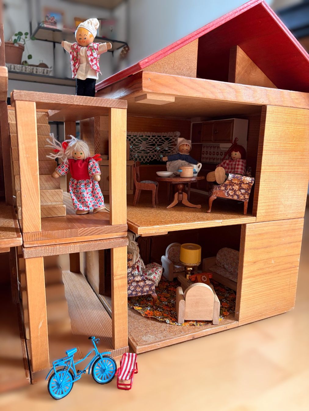 Case e mobili per bambole: Puppenhaus mit Mobiliar – Usato da Zürich venduto da Matba 1