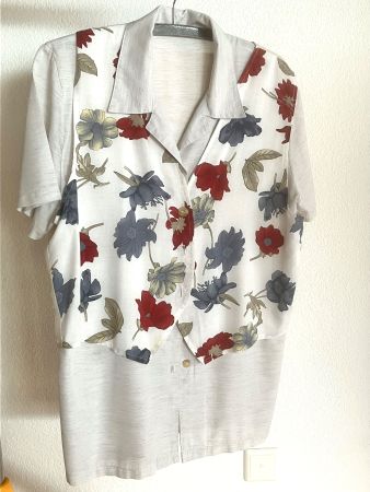 Florales Gilet mit Bluse Gr. 46/48