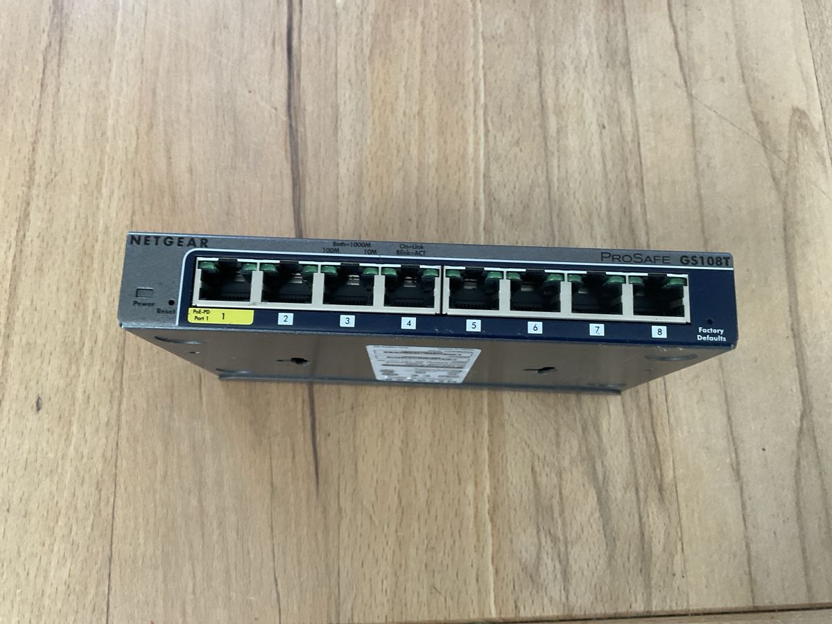Netgear Hub & Switch: Netgear ProSafe GS108T – Usato da niederlenz venduto da azl_vb9m 1