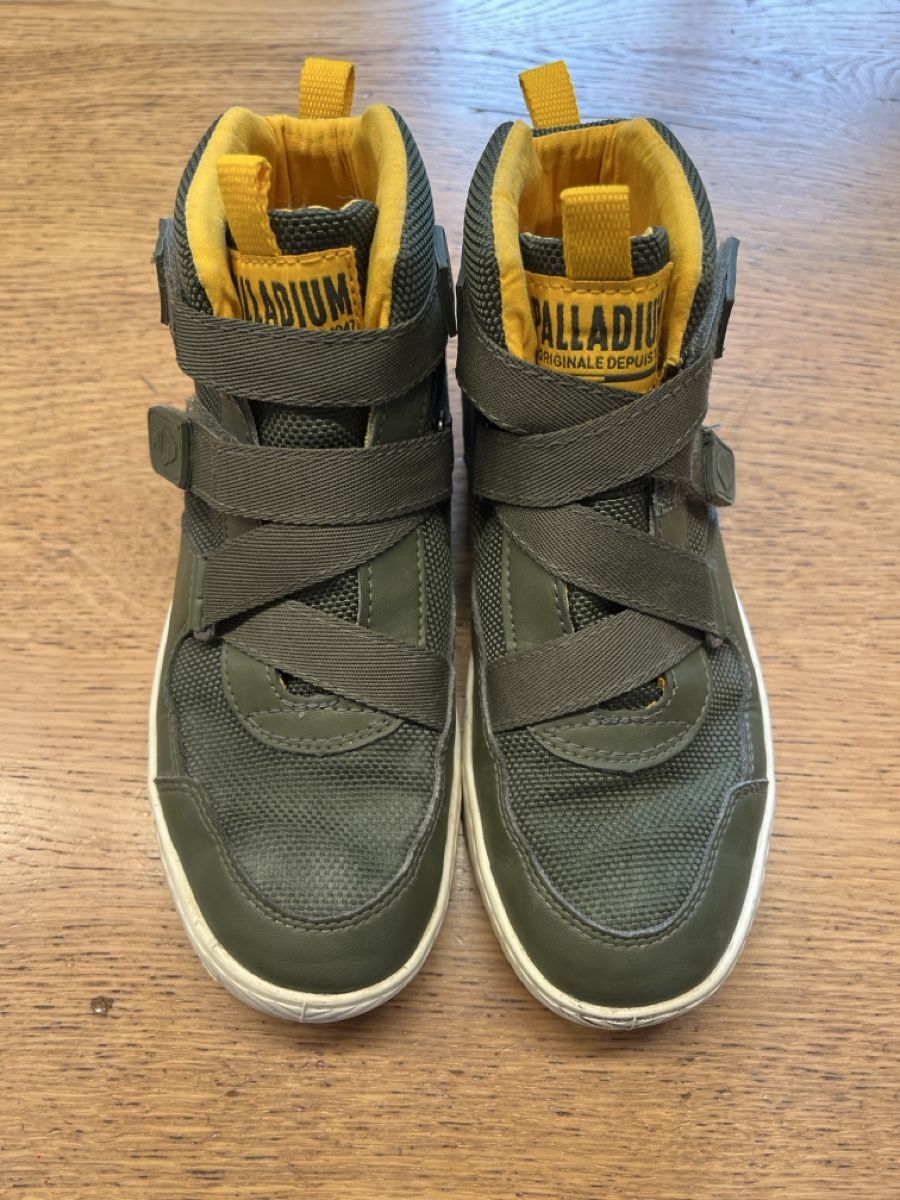 Palladium Schuhe für Jungen: Coole Palladium Kinder Schuhe, Grösse 35! – Gebraucht aus Aarau von SCH_EV
