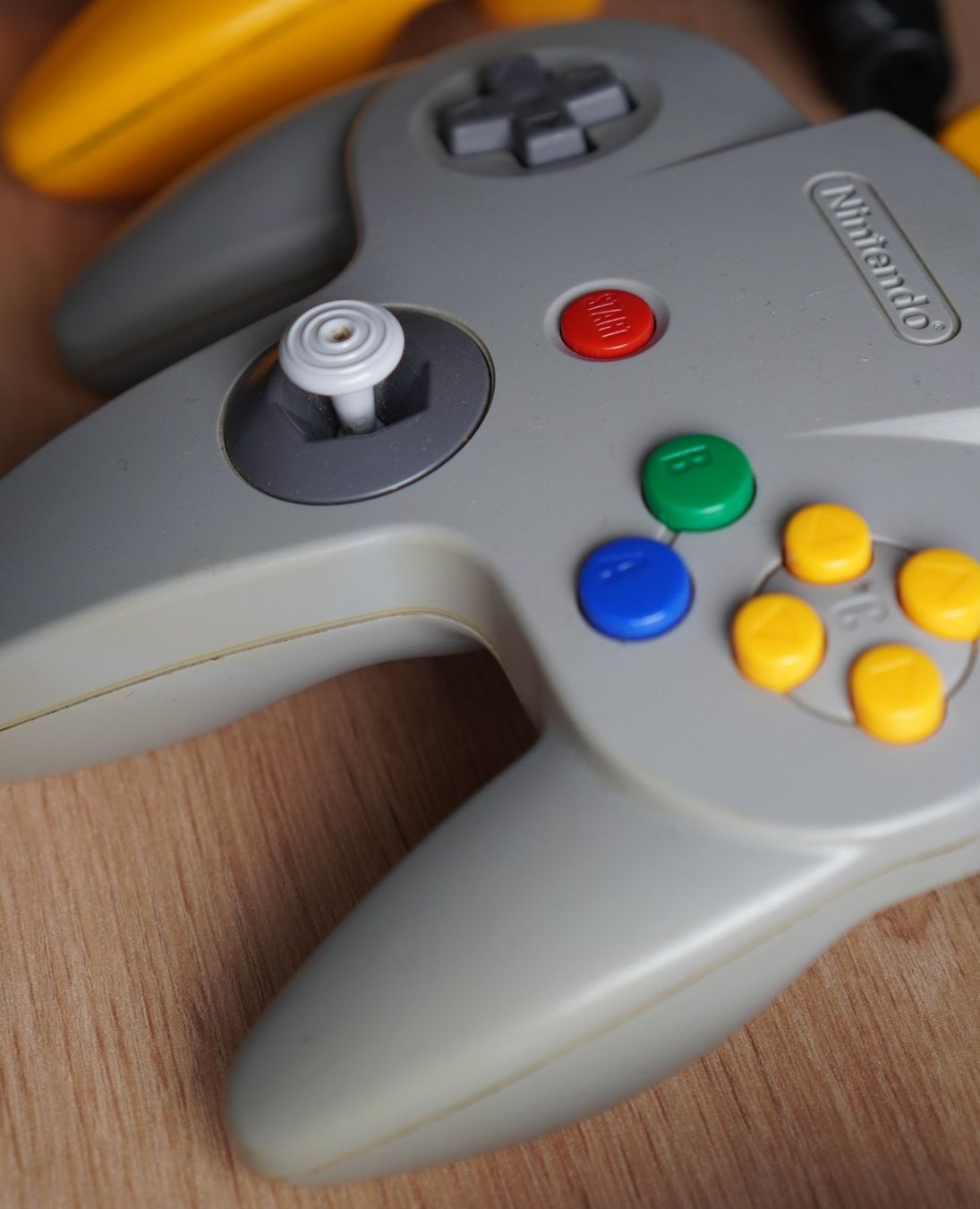 Nintendo Console: Nintendo 64 Pikachu Edition + 17 Spiele + 3 Controller – Usato da Oberwangen b. Bern venduto da pas_x72k 4