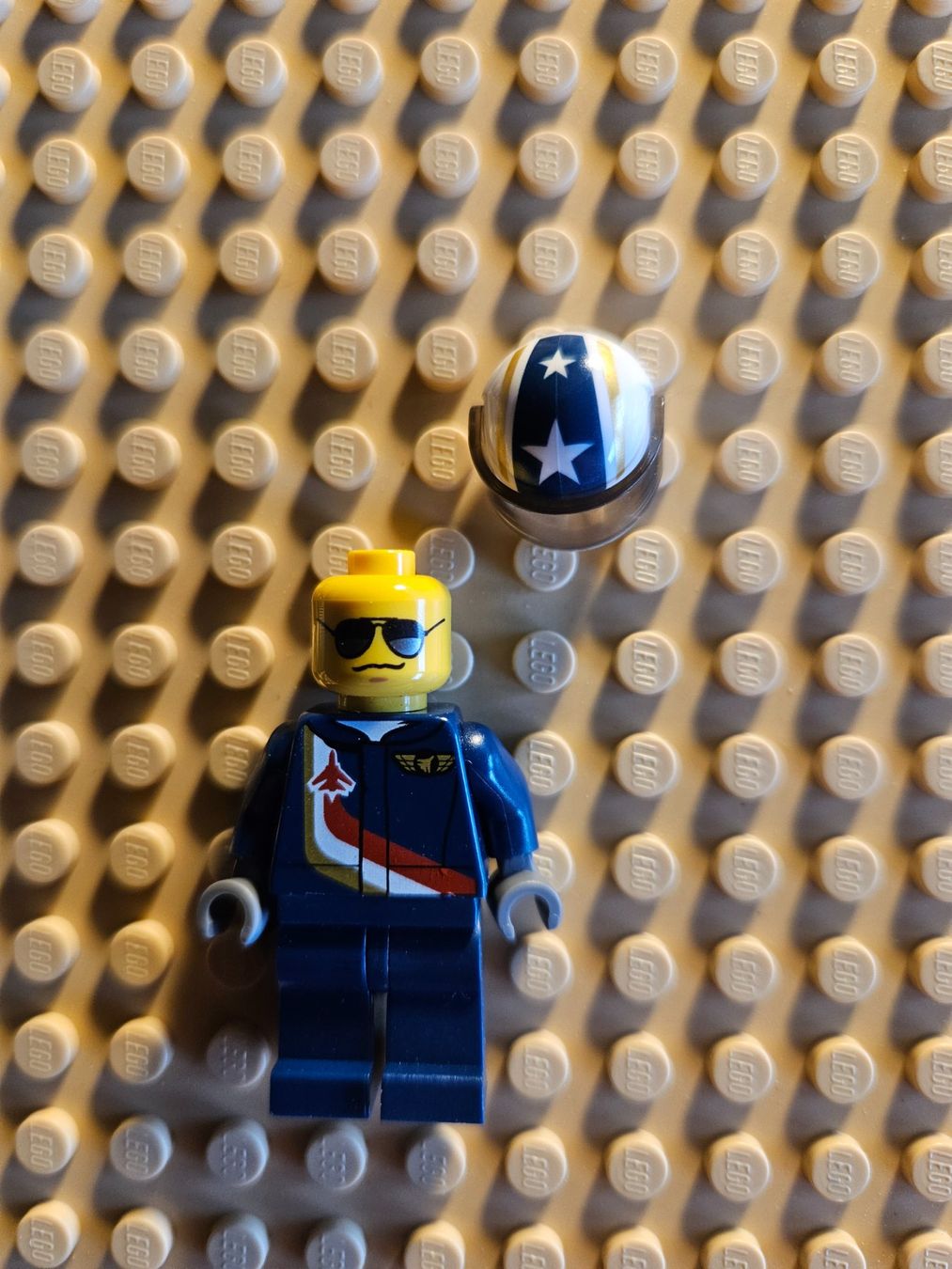 Lego Spielzeuge: Lego Airshow Jet Pilot – Gebraucht aus Kirchenthurnen von Scratchy02 2