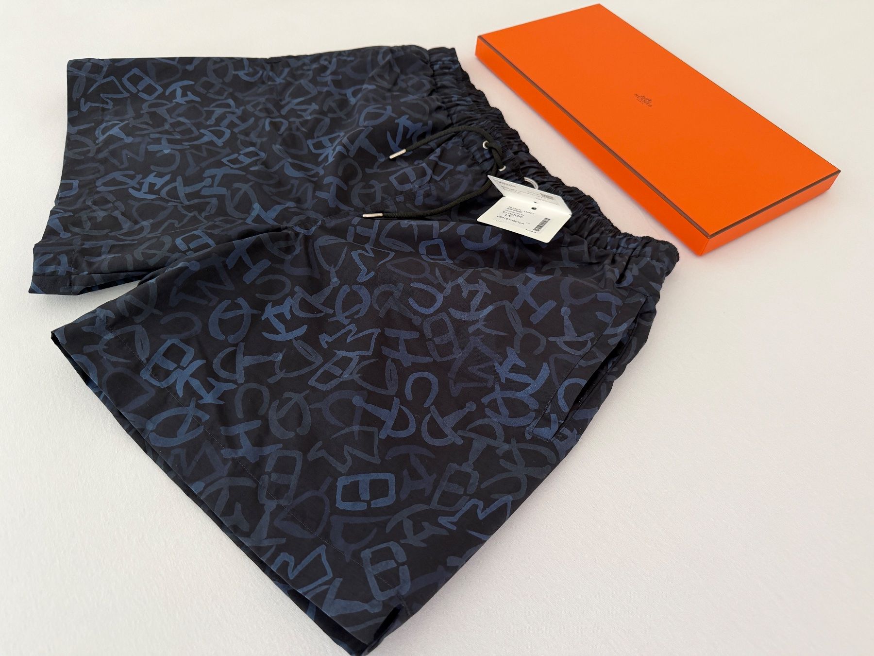 Hermès Badehosen: Hermès Badehose Imprime Calligraphie Equestre – Neu und originalverpackt aus Pfäffikon SZ von Redwulf34 1