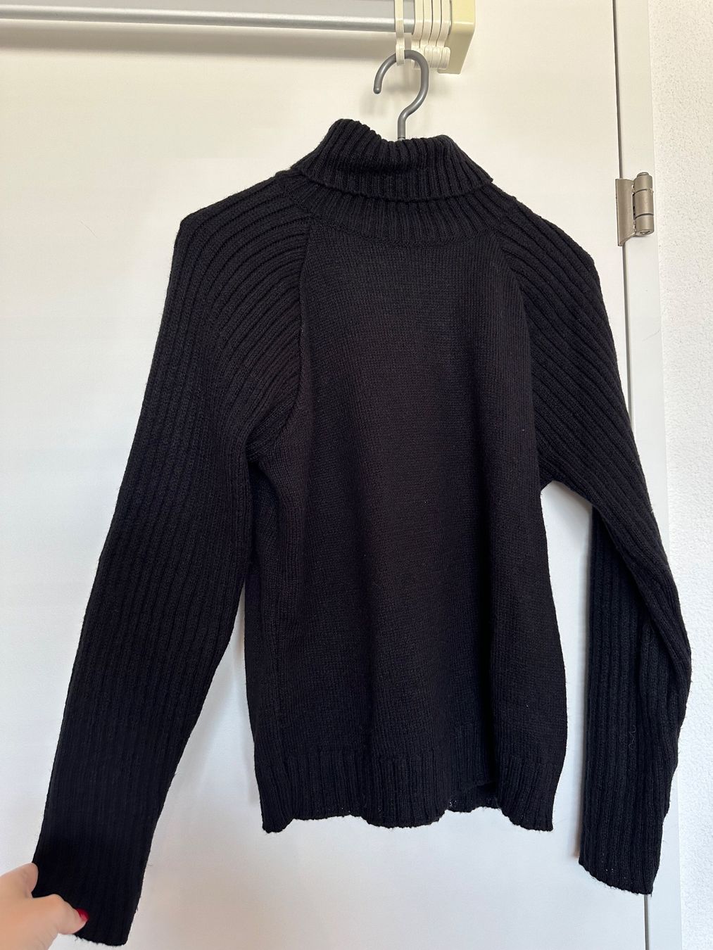 Na-kd Pullover & Sweatshirts: NA-KD Schwarzer Pullover mit gerippten Ärmel - S - wie NEU! – Neu (gemäss Beschreibung) aus Pfäffikon SZ von ansyyy