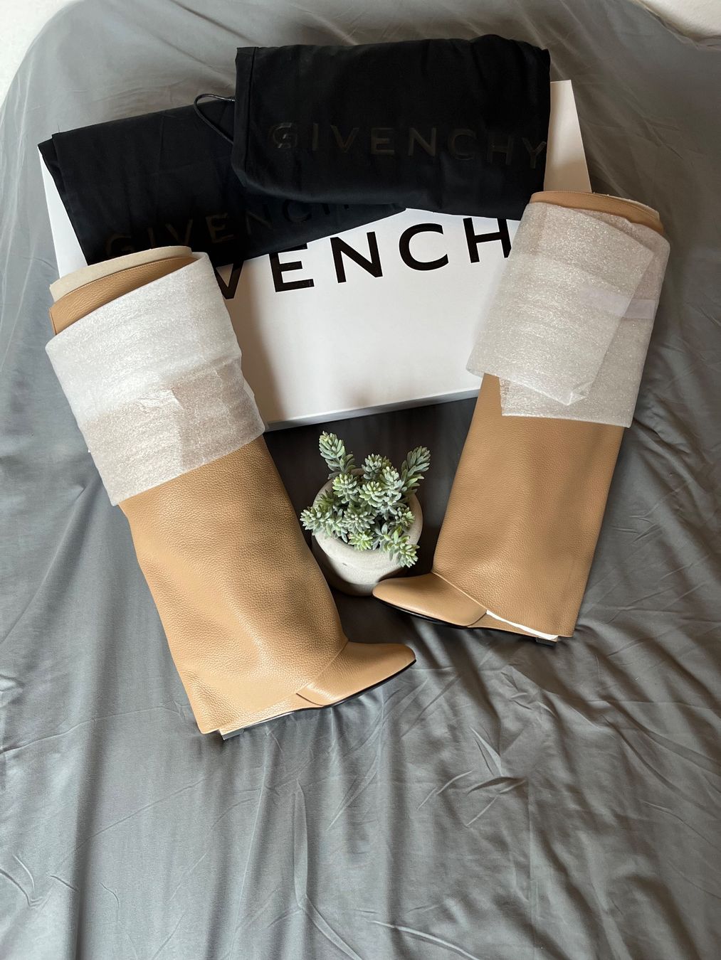 Givenchy Scarpe da donna: GIVENCHY SHARK LOCK BOOTS CAMEL BEIGE – Nuovo e nell'imballaggio originale da Lausanne venduto da Sylvain_luxury 2