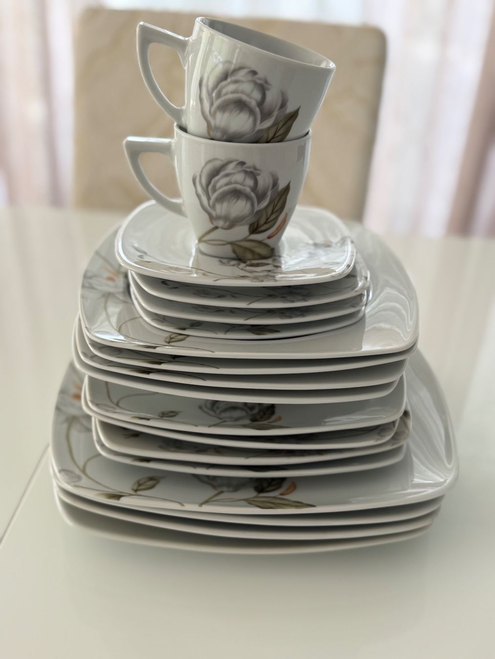 Services de table: 4 Tellern, 20 Stk. Geschirrset. – D'occasion à Hinwil par Cicciofabe 1
