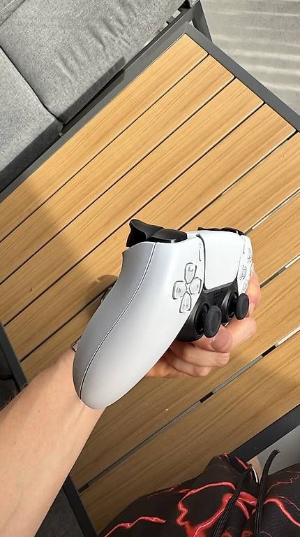 Sony Manettes: Playstation 5 Controller L1 & L2 defekt – D'occasion à Lenzburg par turcibrothers 3