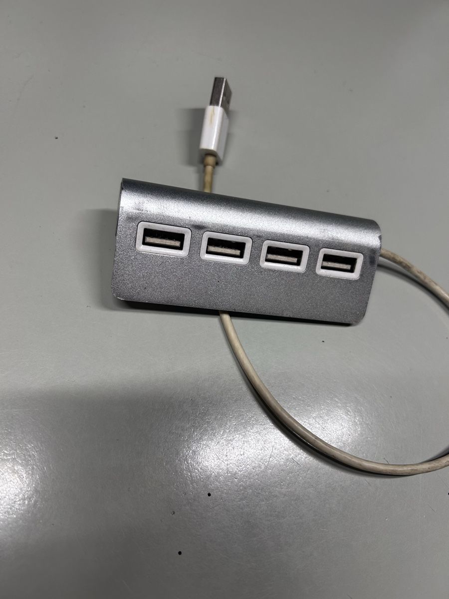 Hub & Switch: Hub USB 4 Porte – Usato da Giubiasco venduto da LorisVale 5