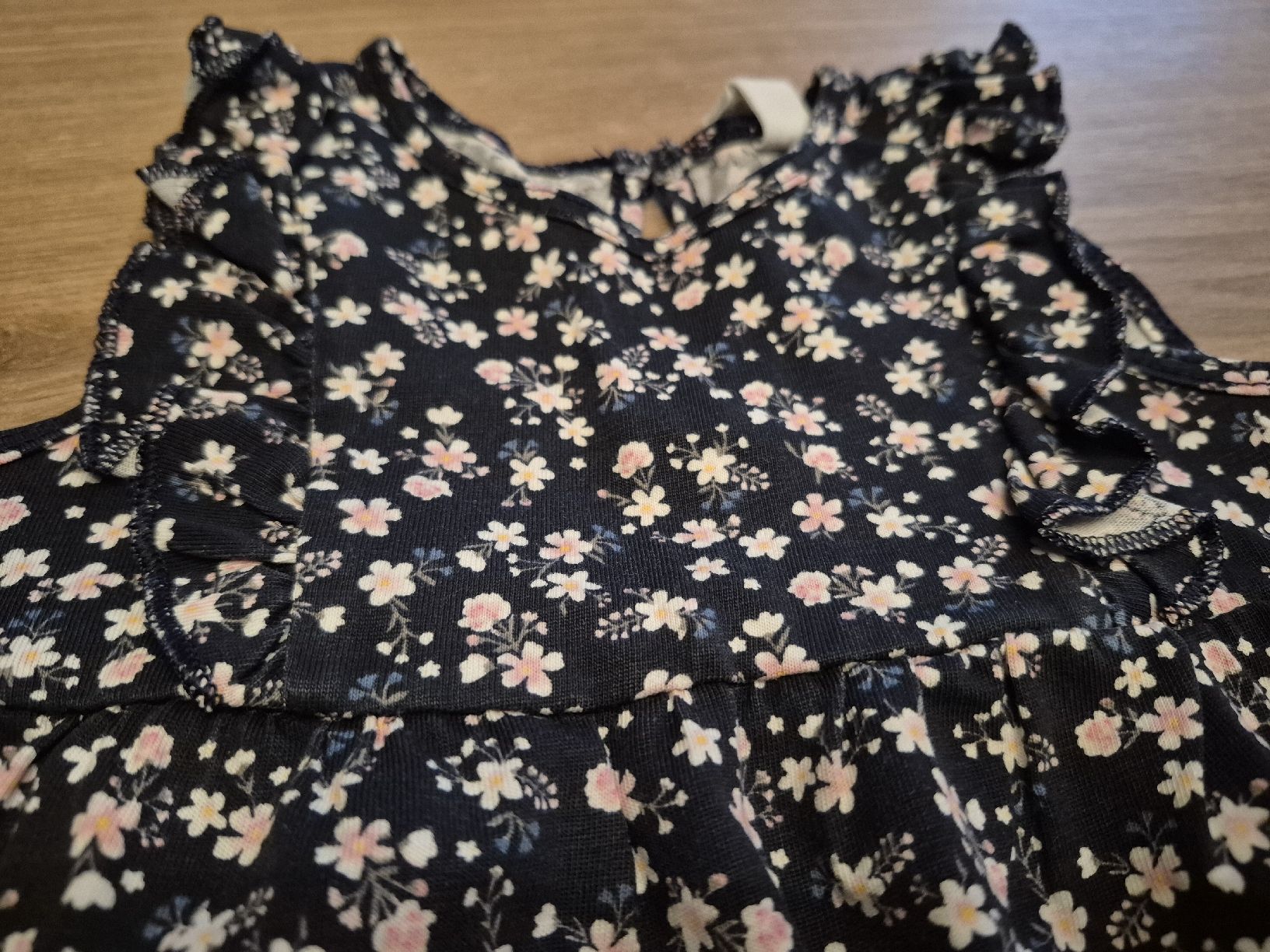 Ensembles coordonnés: 2 Mädchen Sommerkleider Blumen Grösse 68 – D'occasion à Walenstadt par Ani23 2