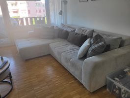 Grosses Ecksofa mit Bettfunktio