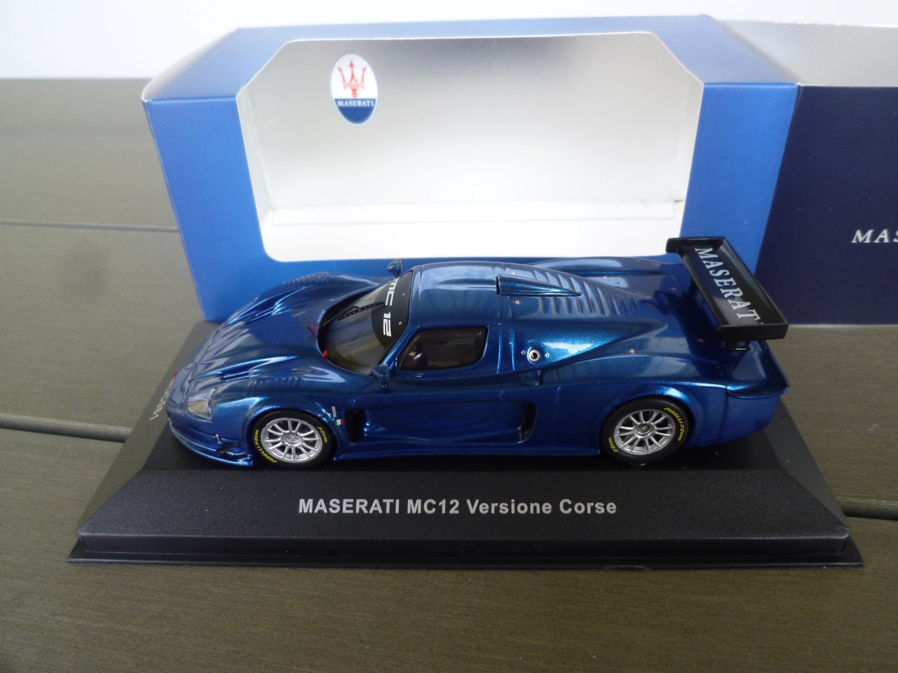 Maserati Modellini d'auto: Maserati MC12 Versione Corse – Nuovo e nell'imballaggio originale da Flawil venduto da Imperiosud 1