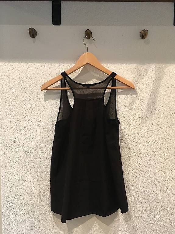 Top: schwarzes Top/T-Shirt – Usato da Bern venduto da Duartelina 1