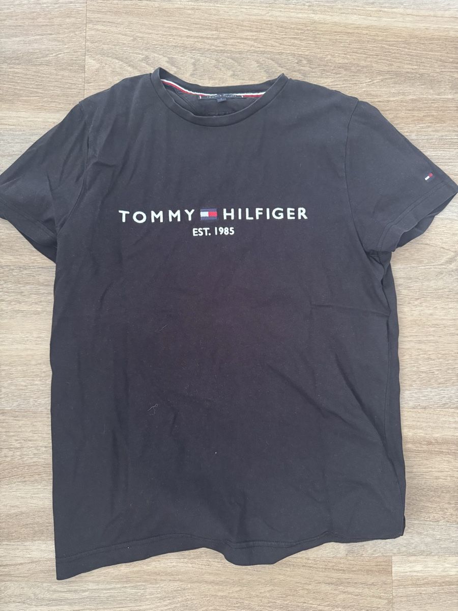 Tommy Hilfiger T-shirt: Tommy hilfiger t shirt S – Usato da Sierre venduto da jen_w8vt