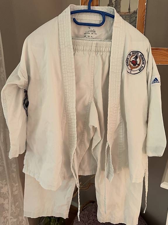 Kimonos: Karate Gi Grösse 140 / 150 – D'occasion à Otelfingen par che_26d5