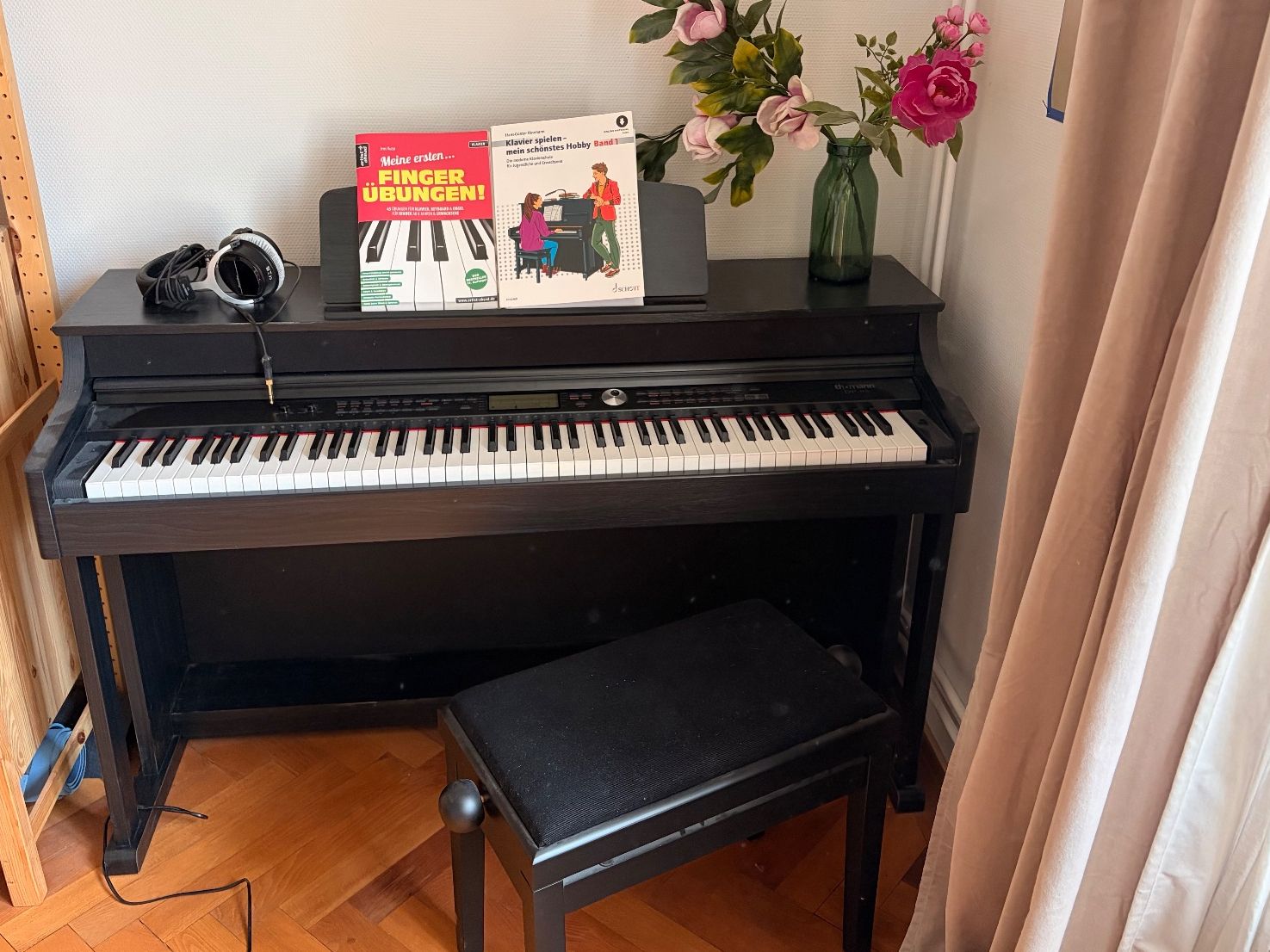 Thomann Musikinstrumente: Digitalpiano Thomann DP-95 B Arranger Set mit Hocker – Neu (gemäss Beschreibung) aus Zürich von ofranziska 1