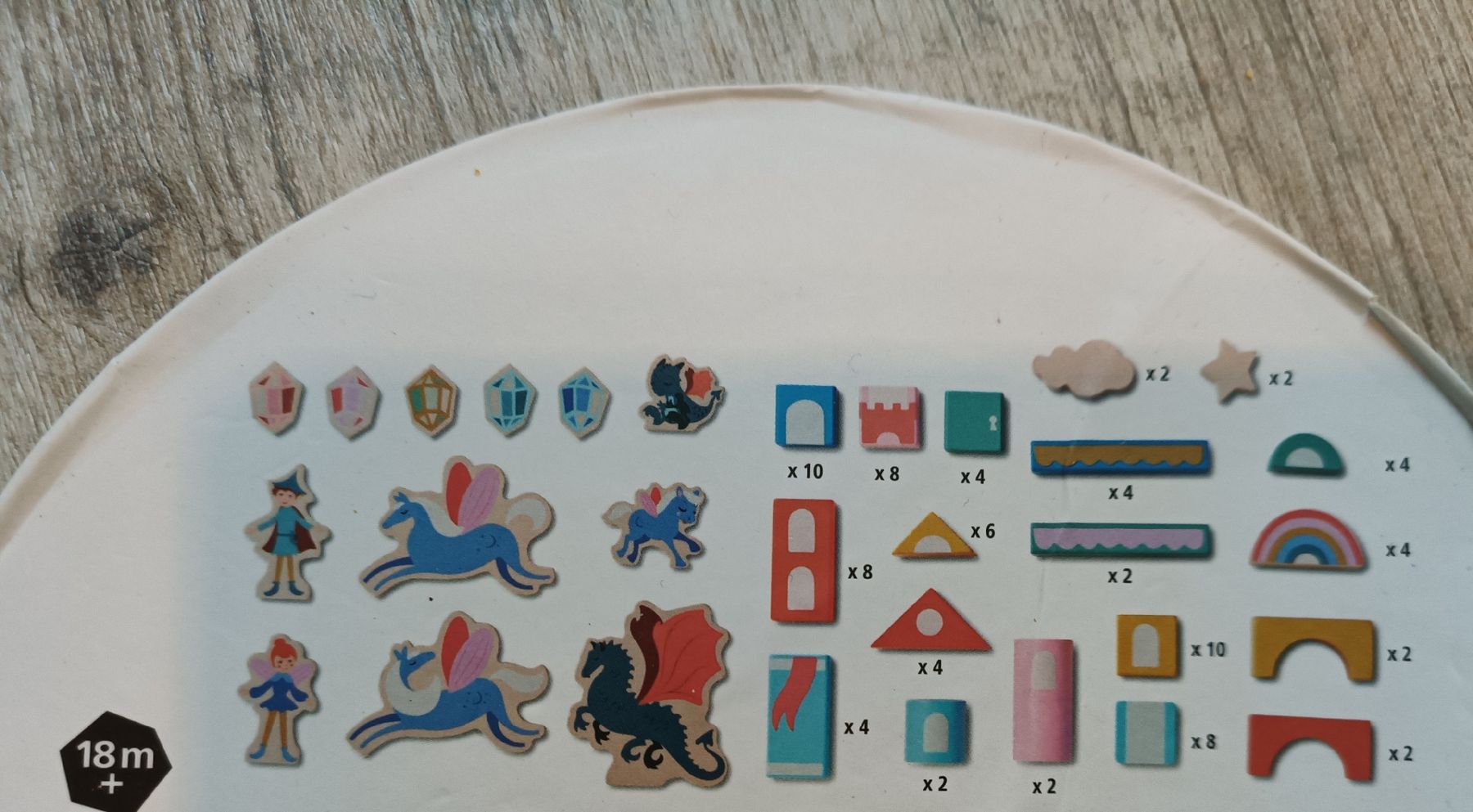 Spielzeuge: Holzklötze mit Elfen, Drachen, Pegasus – Gebraucht aus Buochs von NAmb 2