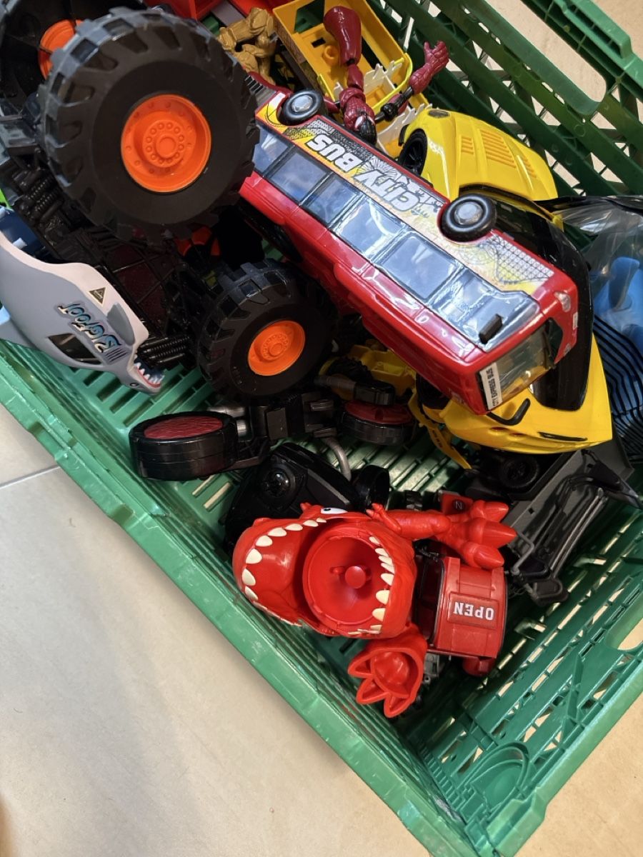 Jouets: Lot jouets d’occasion divers  – D'occasion à Chenens par anasantos90 4
