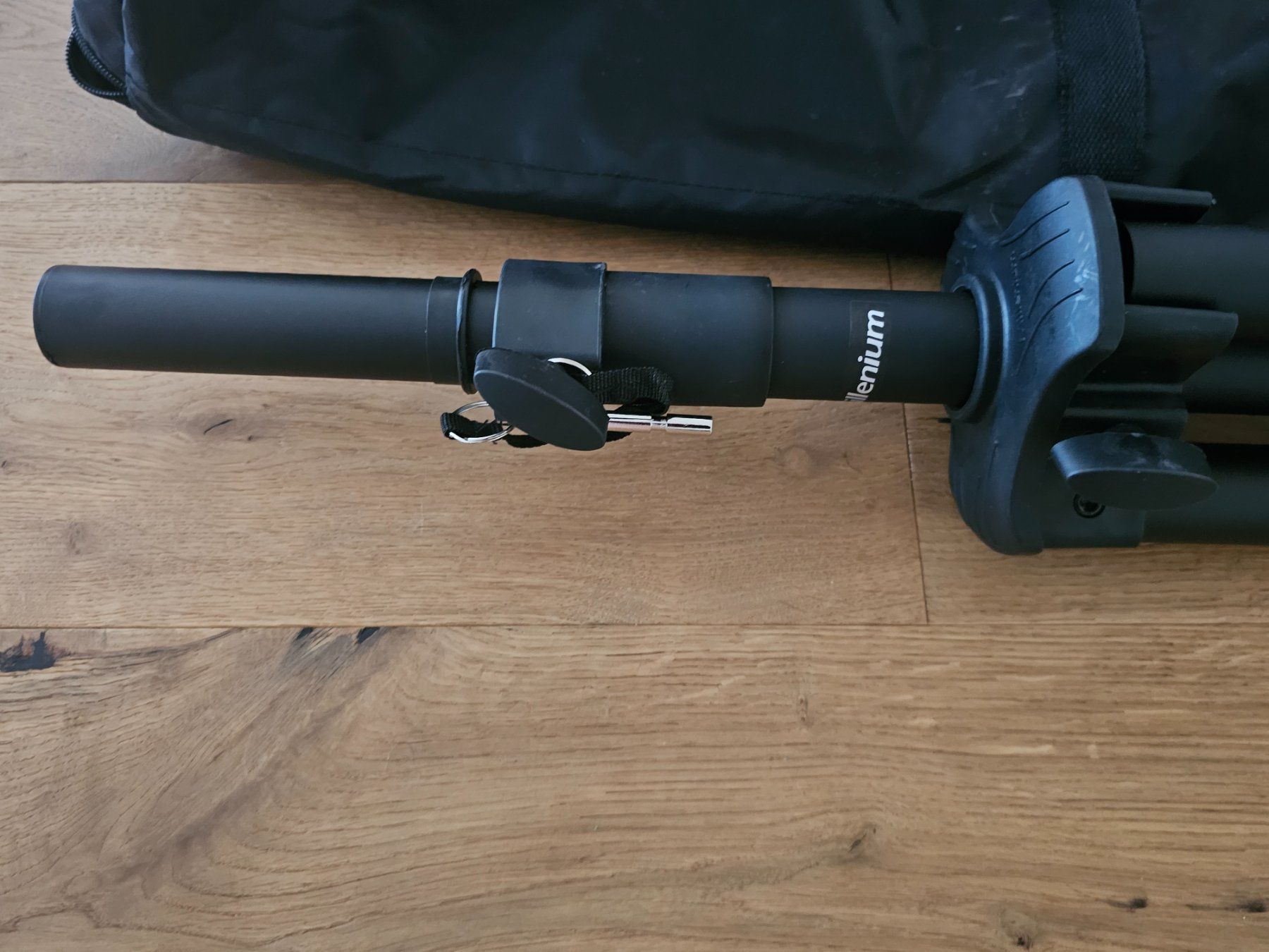 Millenium Wandhalterungen: Millenium BS-2211B MKII Profi Boxenständer Set – Gebraucht aus Aarau Rohr von Mmiracle 3