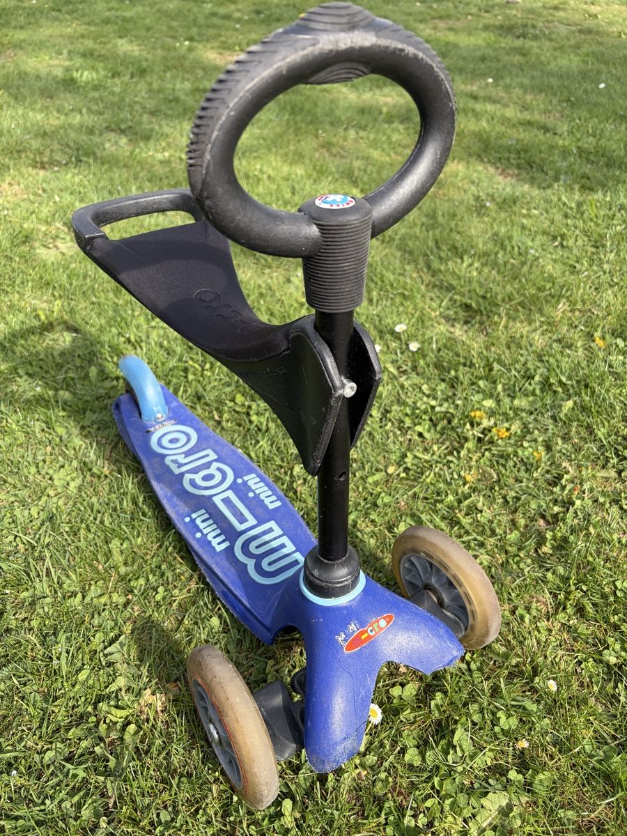 Micro Kickboard: Micro Mini mit Sitz, blau - Bereit für den Sommer! – Gebraucht aus Schwarzenburg von SchoggoLoggo 3
