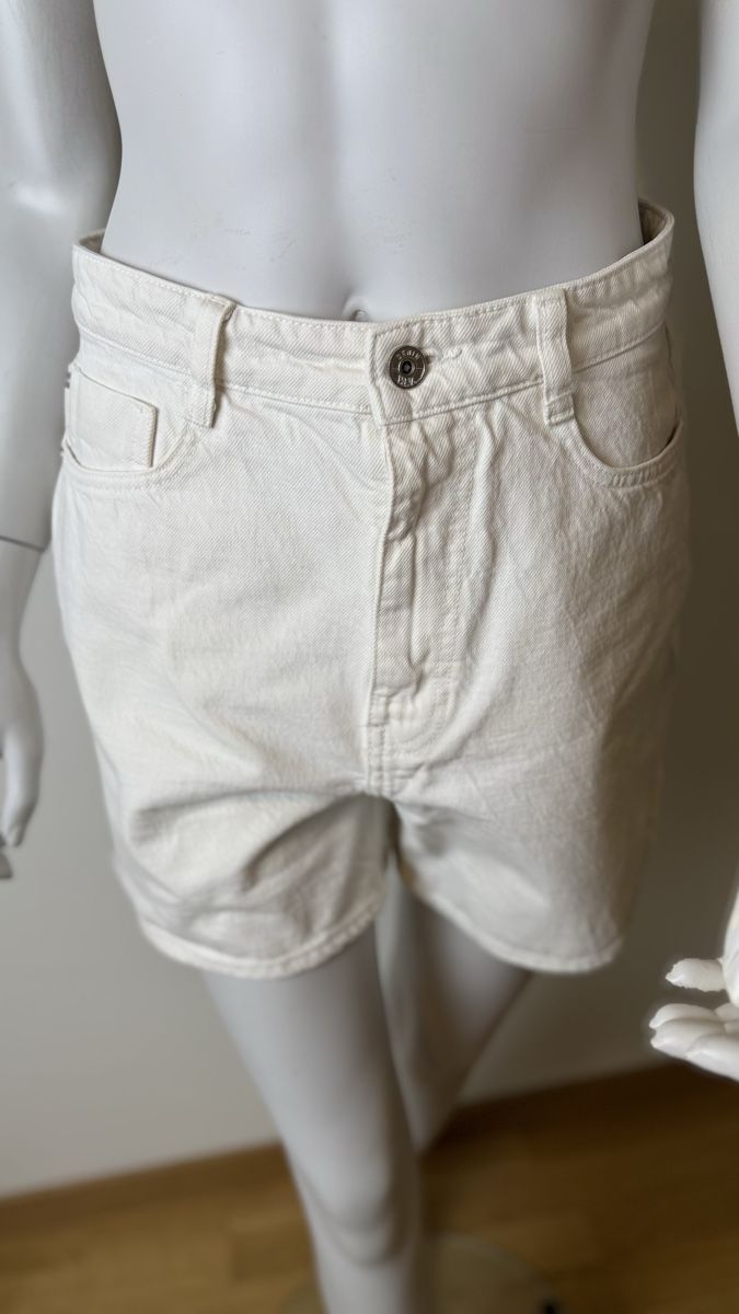 Zara Hosen: Zara -Weiße Shorts ||Größe 38| – Neu (gemäss Beschreibung) aus Kilchberg ZH von nad_6dwp 5