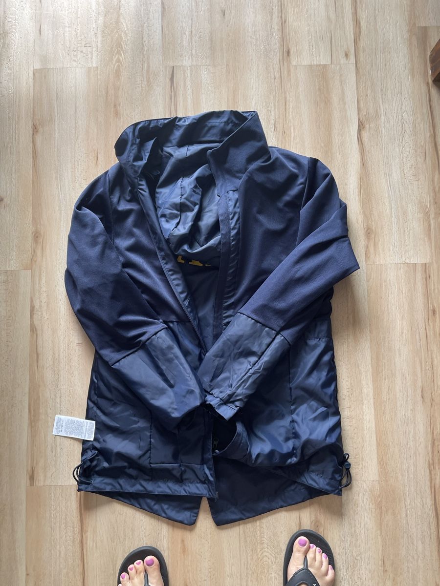 Cappotti: Veste Nike Shield homme bleu imperméable L avec inscriptio – Nuovo (secondo la descrizione) da Kloten venduto da Vermicelles 9