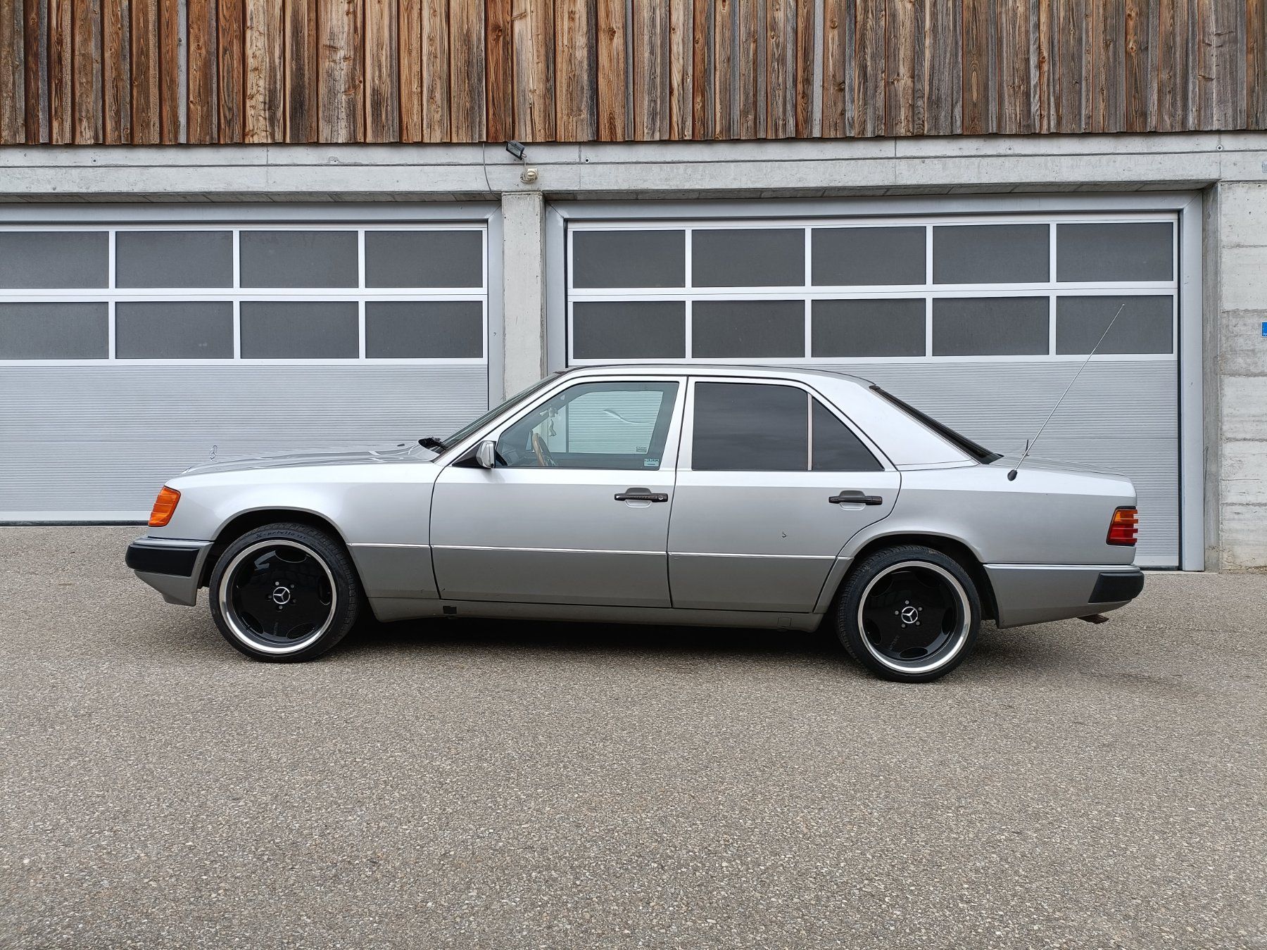 Mercedes-Benz Automobili: Mercedes Benz 300E – Usato da Hergiswil LU venduto da Igrb 3