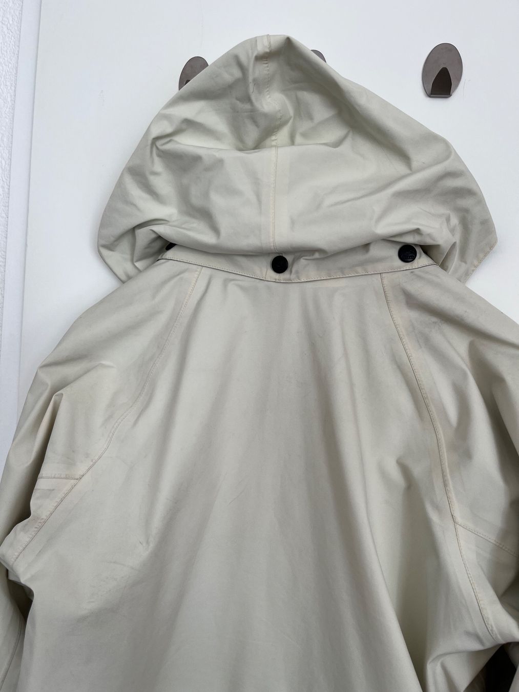 Jacken: Jacke Material GoreTex abnehmbare Kaputze Hell beige – Gebraucht aus Bern von a3773 3