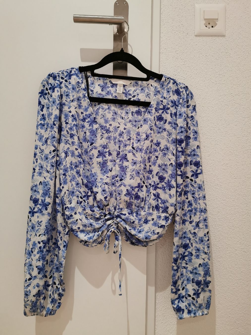 H&M Camicette: H&M Bluse mit Blumenmuster weiss-blau XS  – Nuovo (secondo la descrizione) da Ibach venduto da wave99