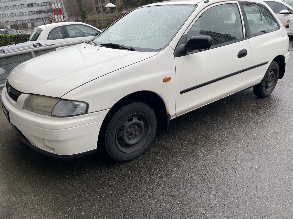 Mazda Automobili: Mazda 323, 1.3 l, top Alltagsauto – Usato da Wollerau venduto da k.vintage