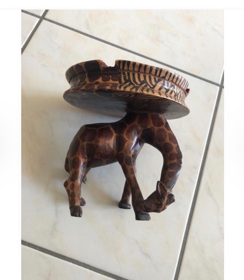 Portacenere: Cendrier en bois sculpté en girafe – Nuovo (secondo la descrizione) da Martigny venduto da gai_2l9l