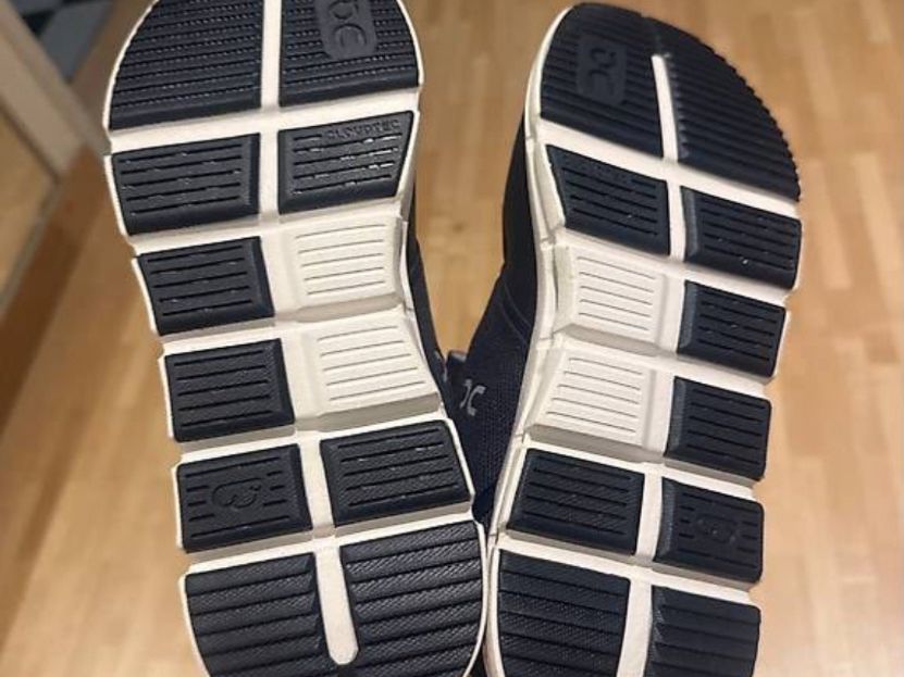 On Schuhe für Jungen: ON Cloudplay Grösse 35 ungetragen – Gebraucht aus Horgen von Hoppelhase11 2