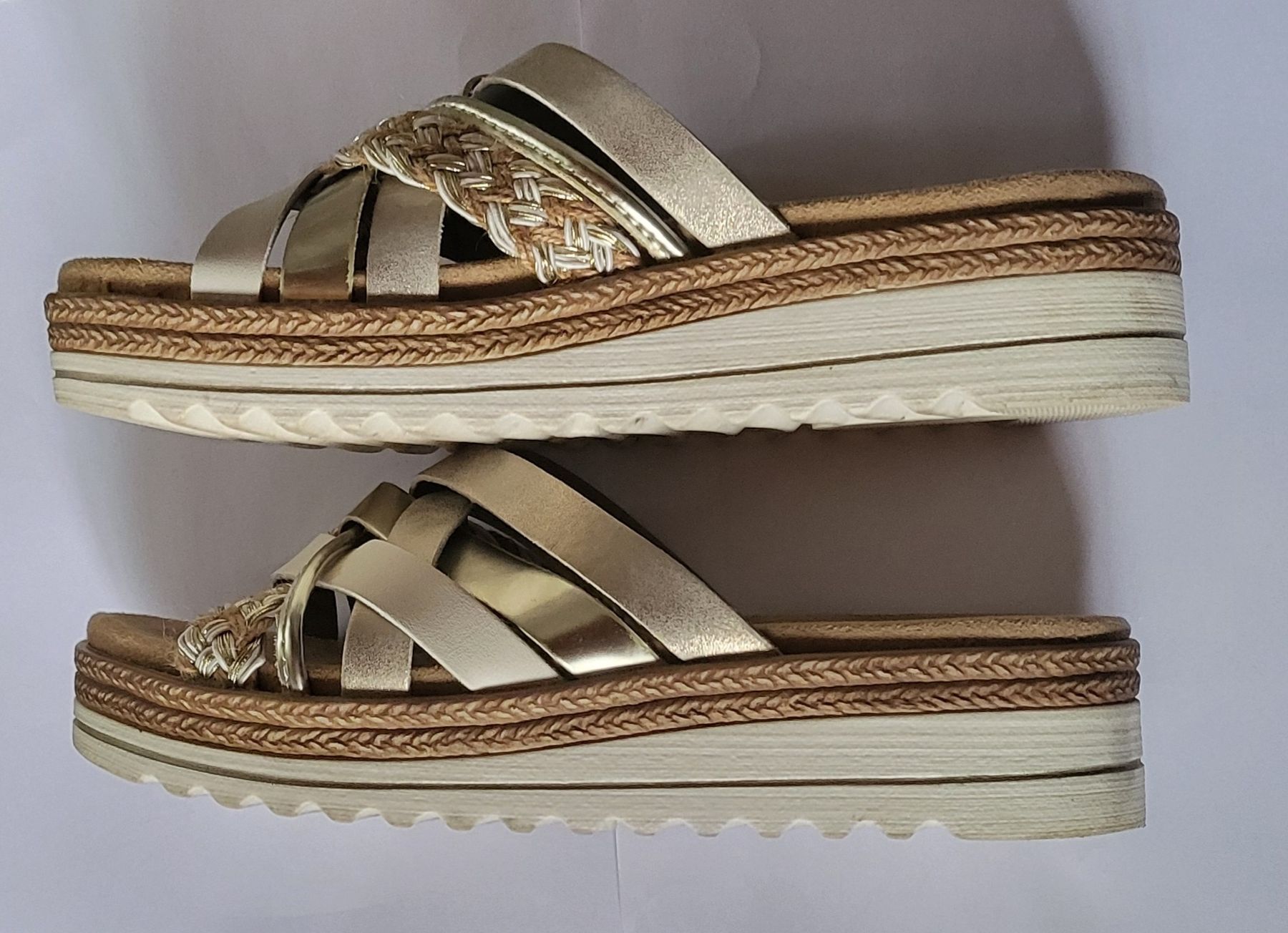 Scarpe da donna: Sandales d'été dorées et blanches - Taille 37 -  – Usato da Niedergösgen venduto da Eva2410 5