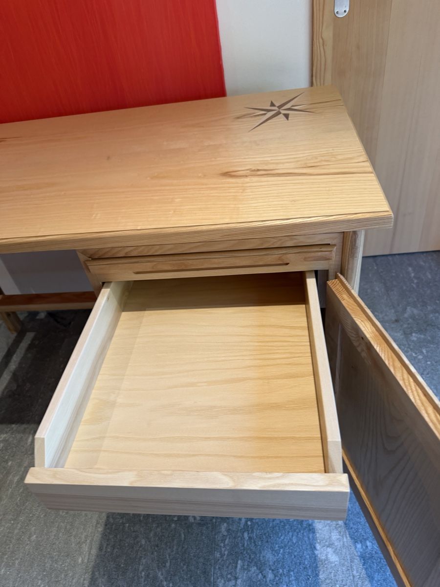 Schreibtische: Schreibtisch – Neu und originalverpackt aus Wolfhalden von mar_jfq8 5