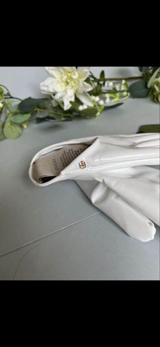 Gucci Guanti & manicotti: GUCCI WHITE GLOVES – Nuovo (secondo la descrizione) da Lausanne venduto da Sylvain_luxury 1