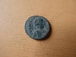 uralte Bronzemünze 18 mm     2.70 g